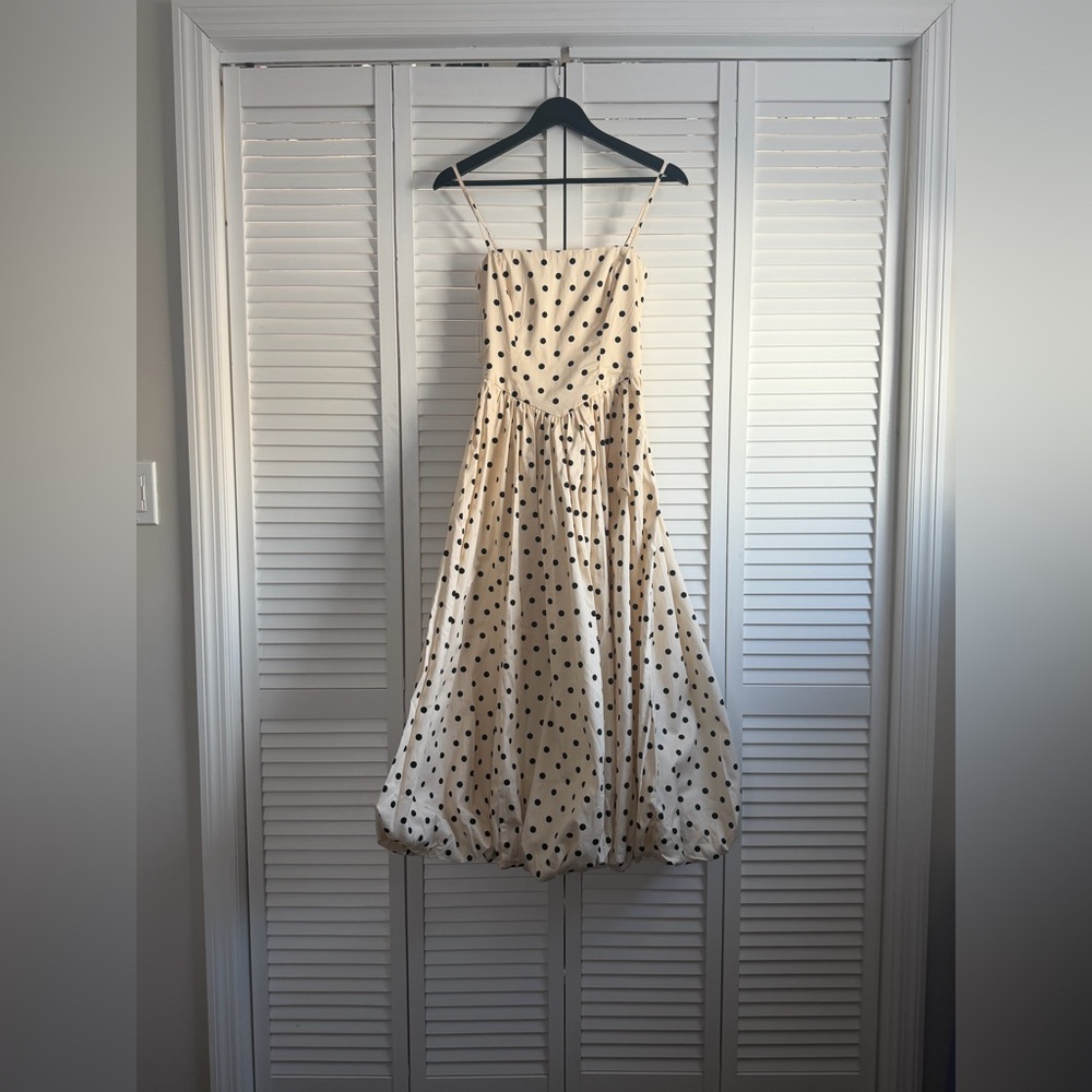 ABERCROMBIE & FITCH Dipped-wait Bubble Hem Midi Dress in Cream Polka Dot